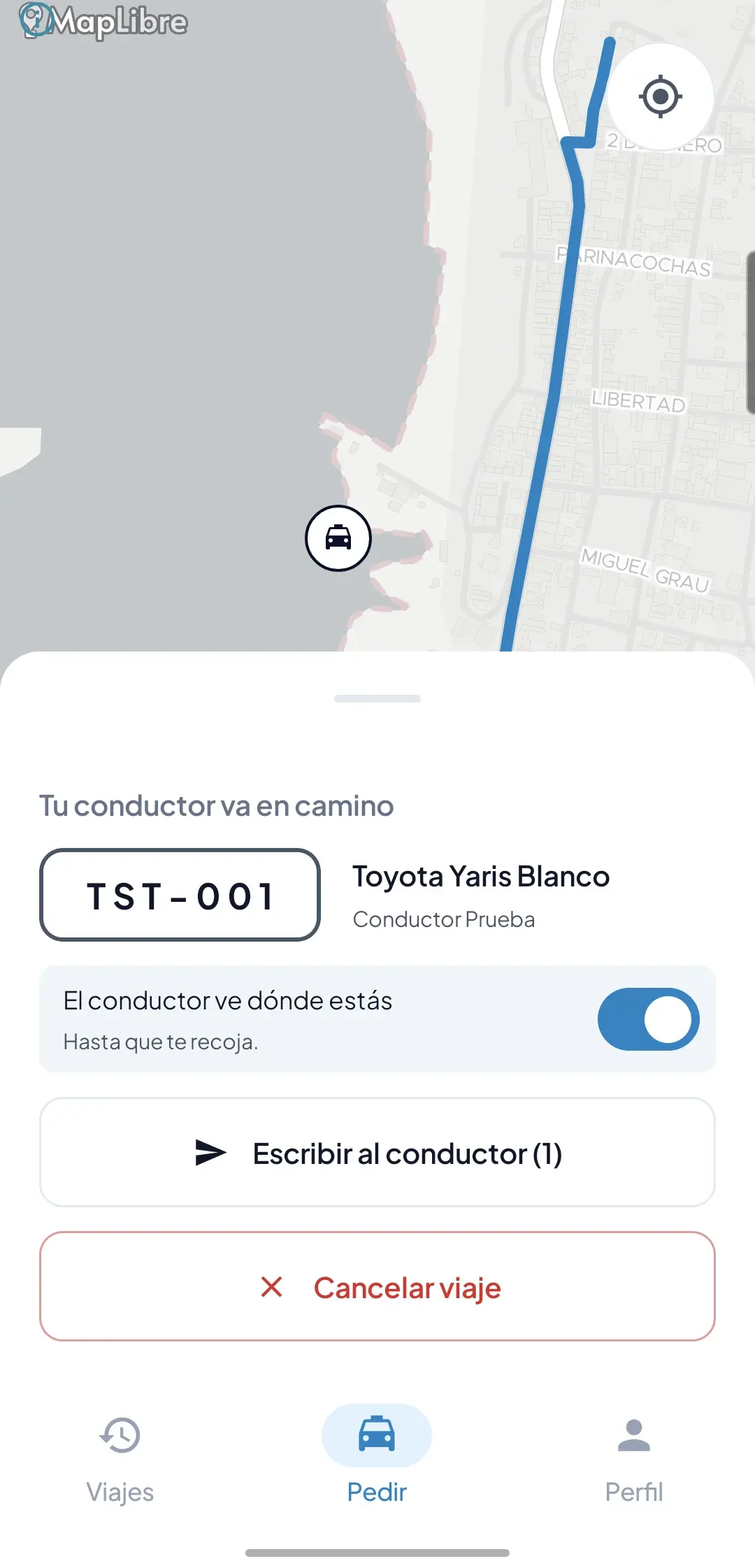 Pantalla completa de la app: mapa con la ruta del conductor y panel con los datos del viaje.